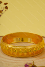 Load image into Gallery viewer, 1 Gram Gold Plated Heavy Geometric Design Kada for Men